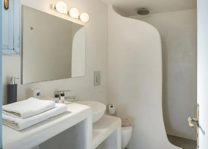 Aegean Blue Santorini 佩里沃罗